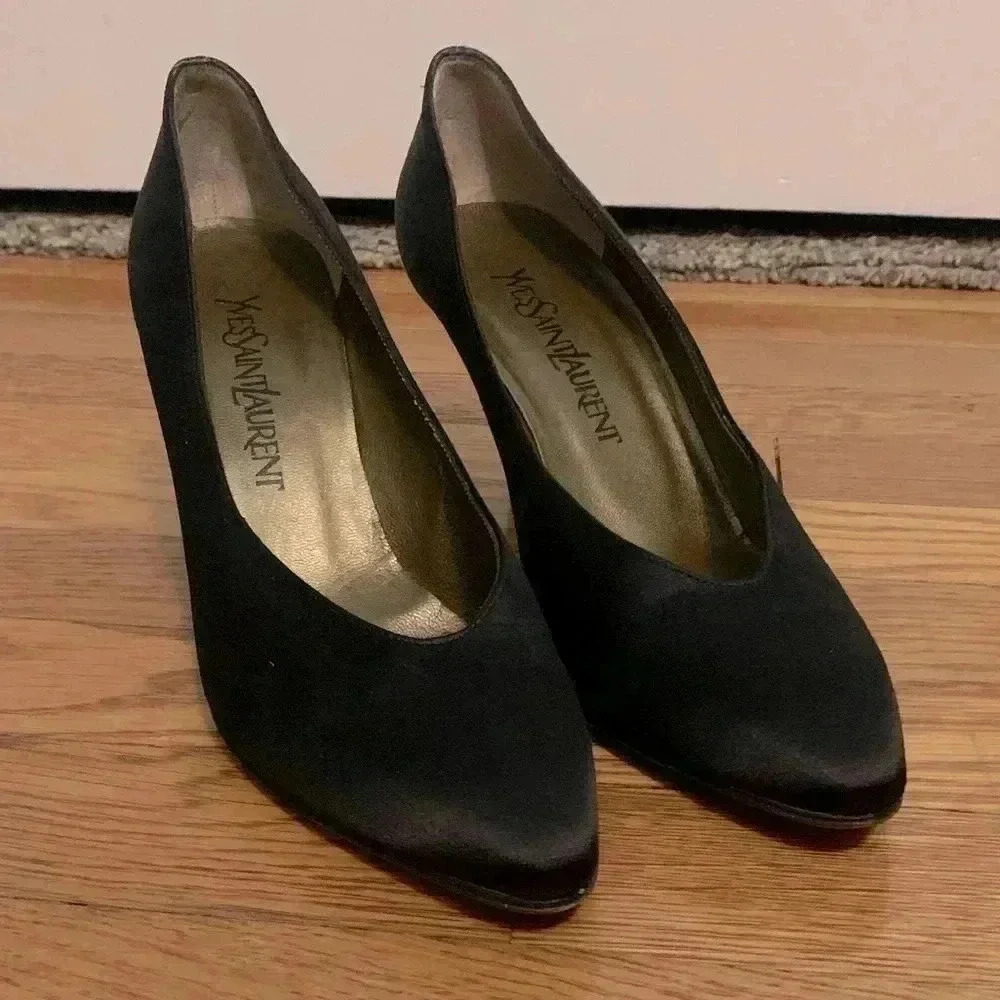 Yves Saint Laurent Black Pointed Toe Pumps